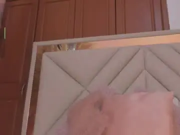 Chaturbate Live Sex Cam of vivianne_scott