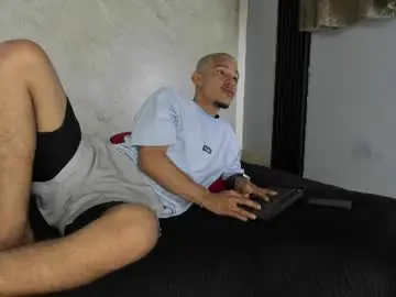 Chaturbate Live Sex Cam of camilo_contrerass