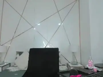 Chaturbate Live Sex Cam of cristal_antonella