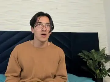 Chaturbate Live Sex Cam of andyjoy_