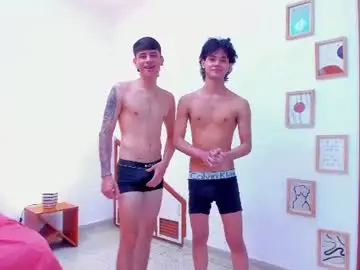 Chaturbate Live Sex Cam of twogirls2boys