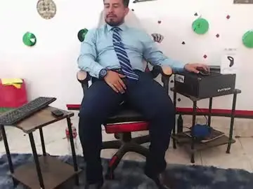 Chaturbate Live Sex Cam of kalethbigdick88