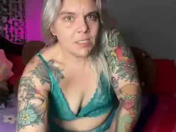 Chaturbate Live Sex Cam of cherryb0mbb0mb