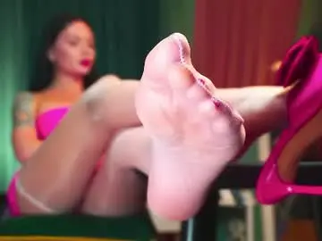 Chaturbate Live Sex Cam of evelingoddess