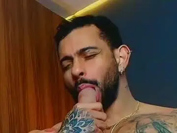 Chaturbate Live Sex Cam of massimo_visconti
