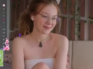 Chaturbate Live Sex Cam of lyra_thenymph
