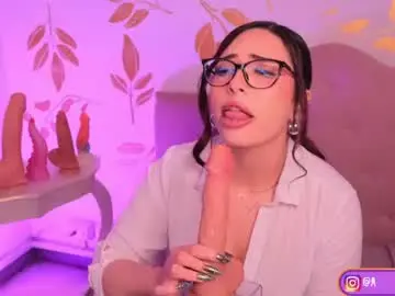 Chaturbate Live Sex Cam of misselektra__