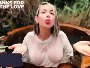 Chaturbate Live Sex Cam of jhenna_greey