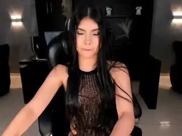 Chaturbate Best live sex cam show of mialaurence_