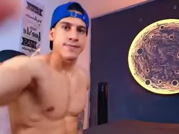 Chaturbate Adult Video Chat of duran_dhikol1