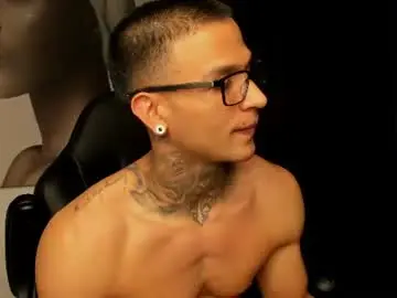 Chaturbate Nude Webcam of ethan_devis7