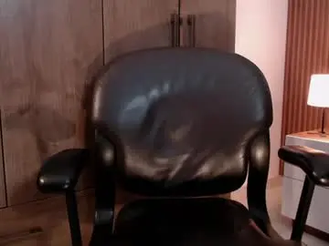Chaturbate Live Sex Cam of aleesha_cameron02