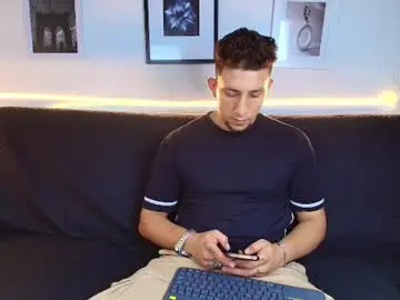 Chaturbate Live Sex Cam of emiliocum_24