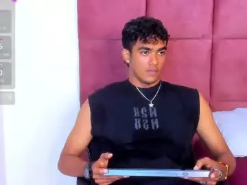 Chaturbate Live Sex Cam of alejandro_williams