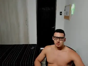 Chaturbate Nude Webcam of travis_bakerr