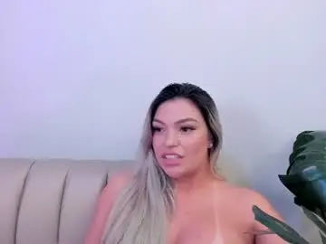 Chaturbate Live Sex Cam of milaowens