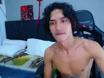Chaturbate Nude Webcam of tayronx33
