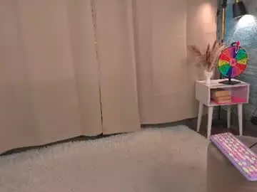 Chaturbate Live Sex Cam of emmasmall