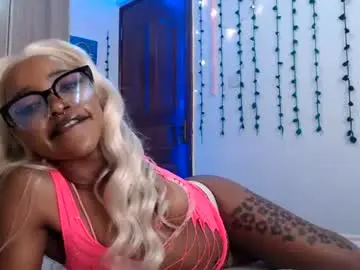 Chaturbate Live Sex Cam of velvetyvixen