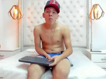Chaturbate Live Sex Cam of carl_west2