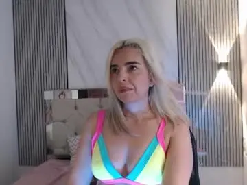 Chaturbate Live Sex Cam of julieta__fox_