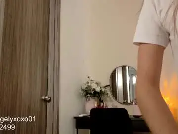 Chaturbate Live Sex Cam of angely_sweet01