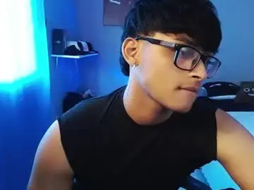 Chaturbate Live Sex Cam of mr_yisuz