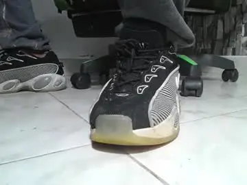 Chaturbate Free Porn Cam of srfindomfeet_