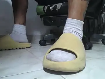Chaturbate Best live sex cam show of srfindomfeet_