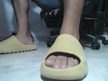 Chaturbate Live Sex of srfindomfeet_