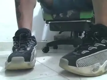 Chaturbate Live Sex of srfindomfeet_