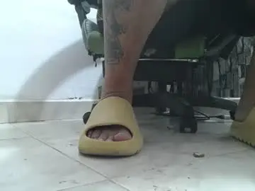 Chaturbate Free Porn Cam of srfindomfeet_