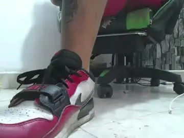 Chaturbate Live Sex Cam of srfindomfeet_