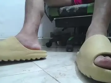 Chaturbate Best live sex cam show of srfindomfeet_