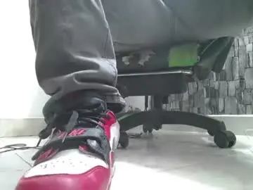 Chaturbate Best live sex cam show of srfindomfeet_