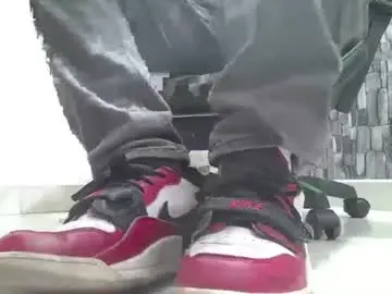 Chaturbate Live Sex Cam of srfindomfeet_