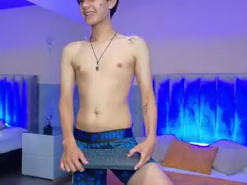 Chaturbate Best live sex cam show of derek_sinn