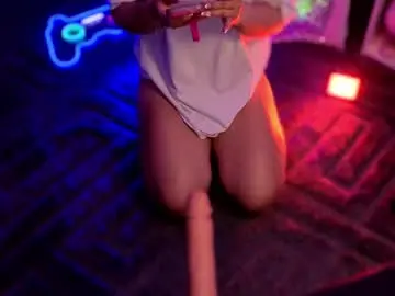 Chaturbate Best live sex cam show of emilykarterr