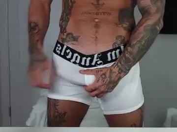 Chaturbate Live Sex Cam of maxi_foxxx