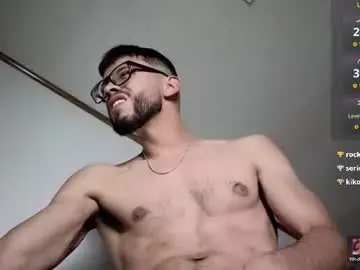 Chaturbate Live Sex Cam of phantom_bigger1