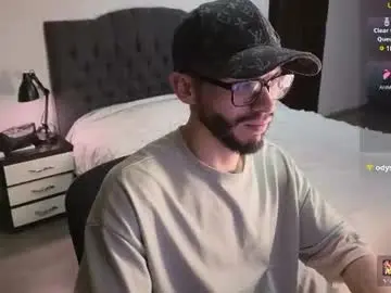 Chaturbate Live Sex Cam of phantom_bigger1