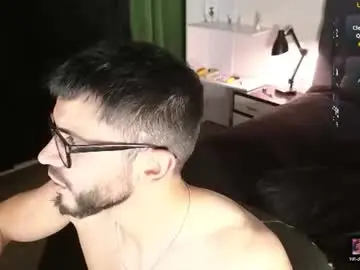 Chaturbate Free Porn Cam of phantom_bigger1