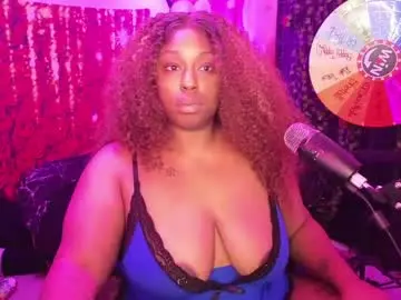 Chaturbate Live Sex Cam of queencroze