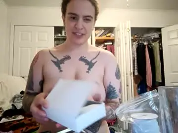 Chaturbate Live Sex of sluttysuzie17