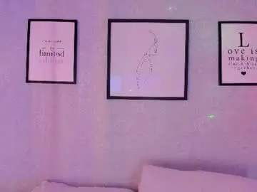 Chaturbate Live Sex Cam of kira_vance
