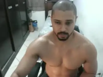 Chaturbate Live Sex Cam of brianaries