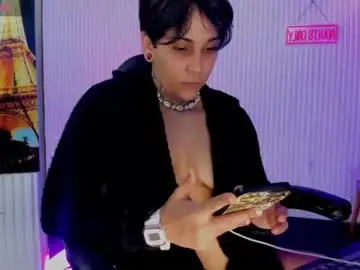 Chaturbate Live Sex Cam of zhoestrong