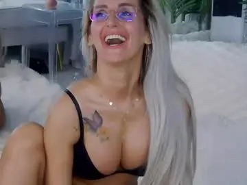 Chaturbate Best live sex cam show of isabelleethan
