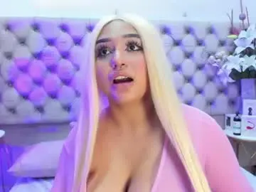 Chaturbate Live Sex Cam of naomiwhitee