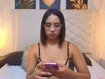 Chaturbate Live Sex Cam of amberr_greyy